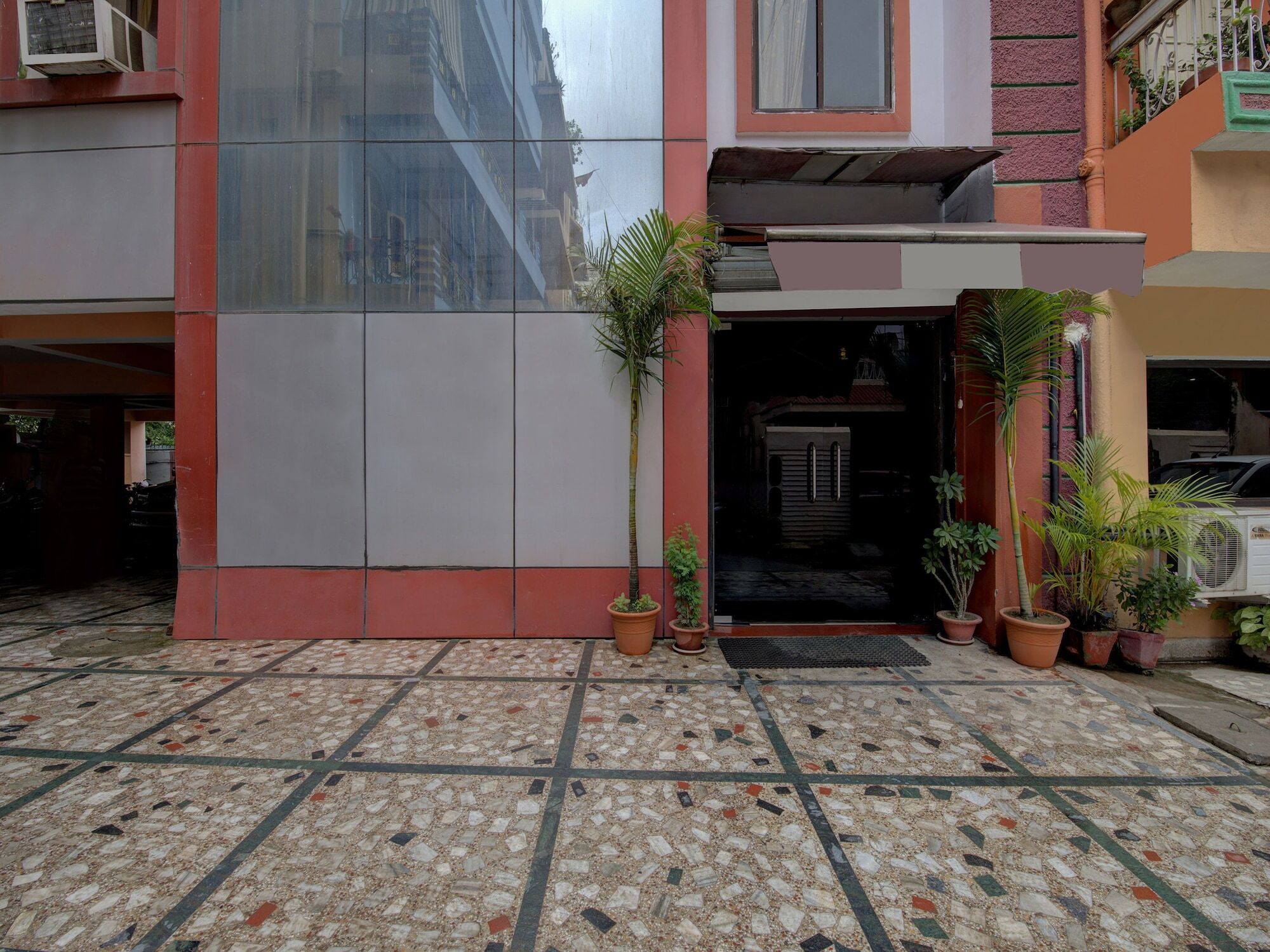 Oyo 4275 Hotel Sunraj Residency Ráncsí Kültér fotó